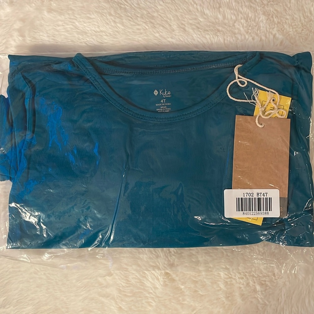- Kyte BABY BALTIC long sleeve pajamas. 4T